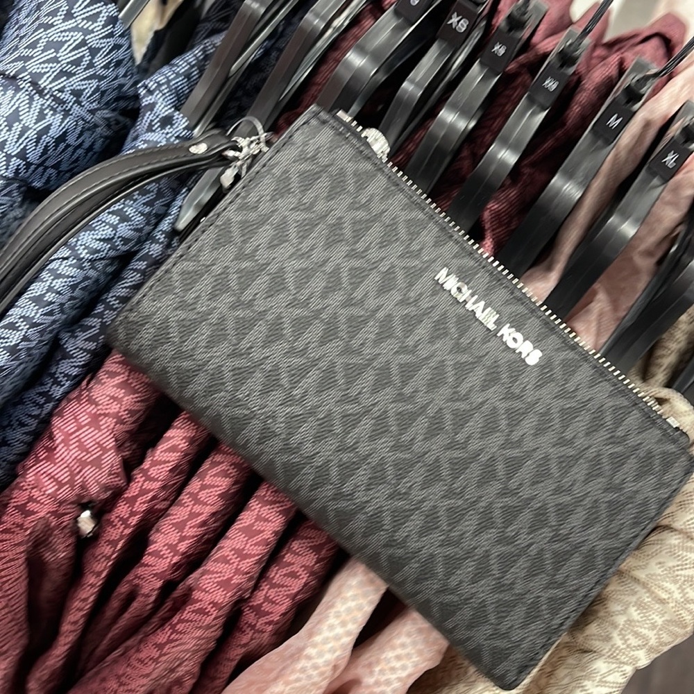 MICHAEL KORS LARGE DOUBLE ZIP WRISTLET PHONEHOLDER WALLET CLUTCH 
BLACK SIGNATUR - Picture 12 of 16